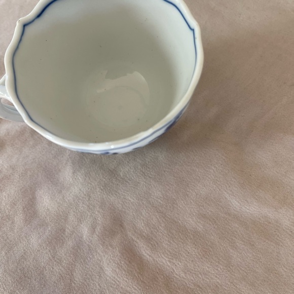 2 Meissen Blue Onion Mini Floral Teacups Vintage Germany Fine China Rare Antique - Picture 8 of 8